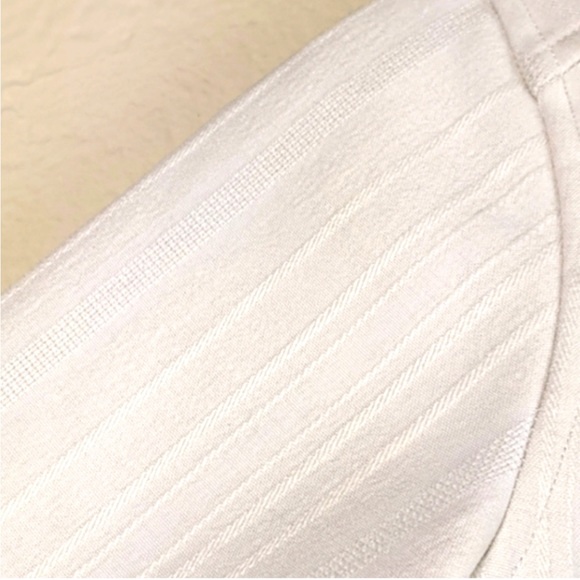 Lululemon Soft Shell Swing Jacket Coat in Off
White 3/4 Sleeves Size 4 - Picture 7 of 12